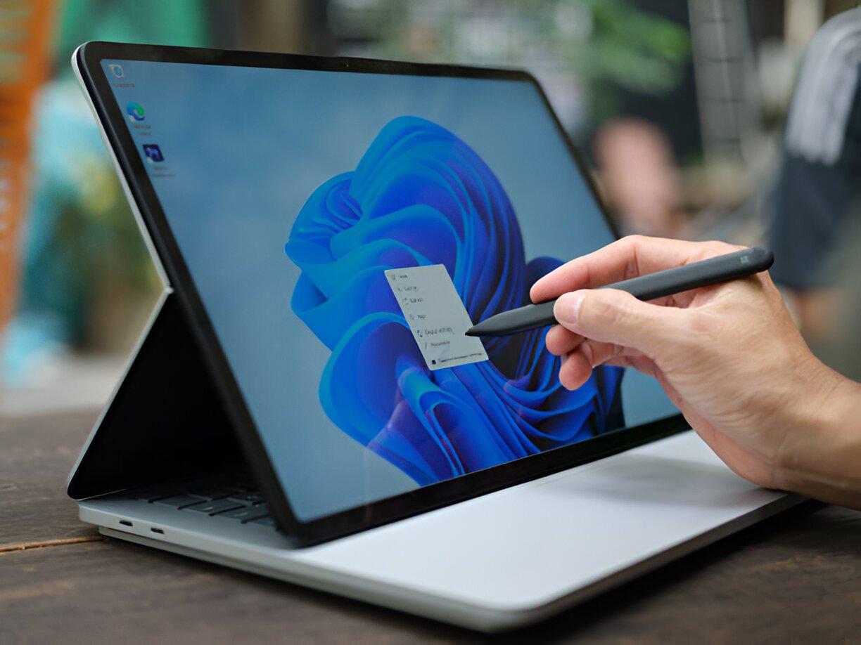 مزايا ويندوز 11 مقارنة مع macOS: لماذا يتفوق على سيكويا؟ مزايا ويندوز 11 مقارنة مع macOS