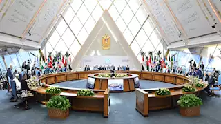 القصر الجمهوري الجديد: تحفة معمارية تستقبل قمة الدول النامية القصر الجمهوري الجديد أيقونة معمارية في قلب العاصمة الإدارية