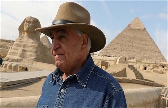 مستر بيست والأهرامات: حقيقة "استئجار" الأهرامات وضجة السوشيال ميديا زاهى حواس