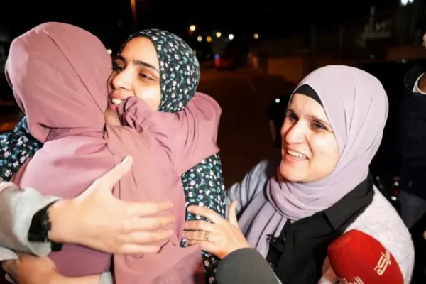 إطلاق سراح الأسرى الفلسطينيين: تفاصيل وردود أفعال إطلاق سراح الأسرى الفلسطينيين تفاصيل وردود أفعال